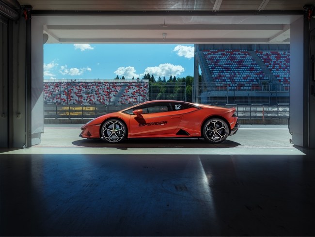 Легко сходимся с берлинеттой. Lamborghini Huracan EVO