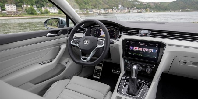 Руки вверх. Volkswagen Passat Variant