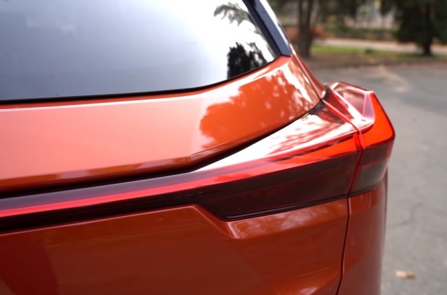 Lexus UX задняя оптика