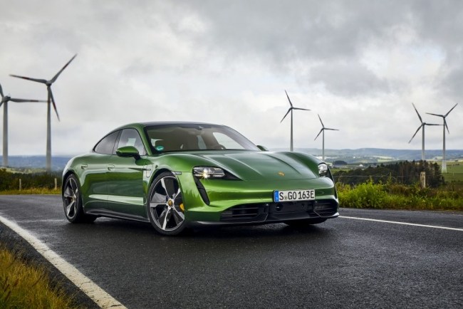 Быстрый, злой, зеленый. Porsche Taycan