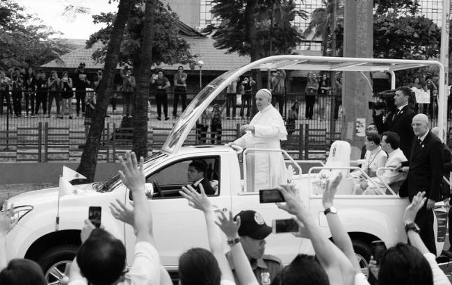 Папа Римский и Isuzu D-Max / Jeepney