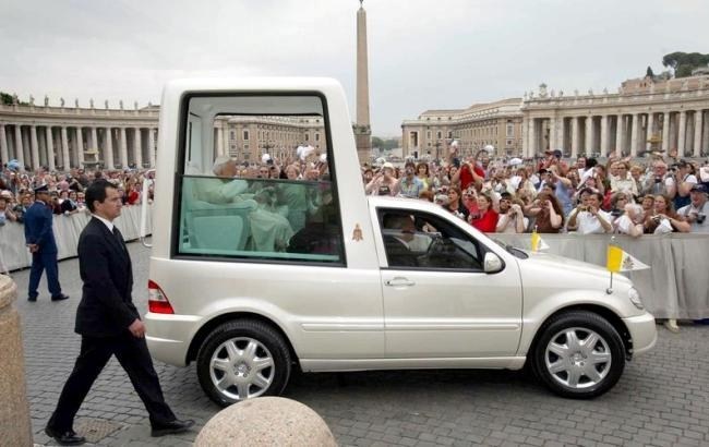 Папа Римский и Mercedes ML 430
