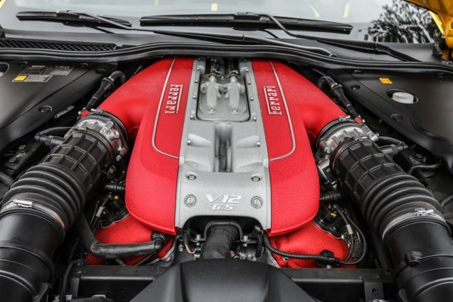 Ferrari 812 superfast. Атмосфера швидкості. Ferrari 812superfast