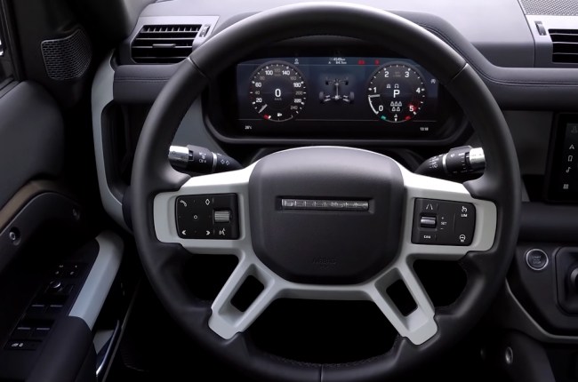 Land Rover Defender руль и приборная панель