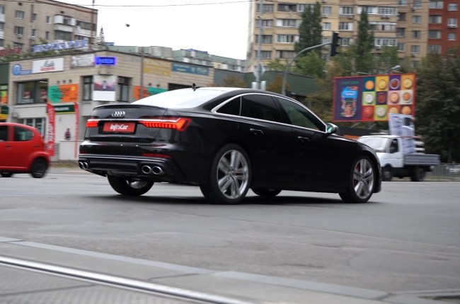 Audi S6 поведінка на дорозі