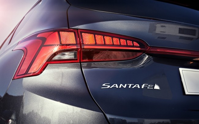 Hyundai Santa Fe: он паркуется с кнопки! И детей баюкает!. Hyundai Santa Fe