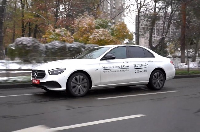 Mercedes-Benz E-Class W213 поведінка на дорозі