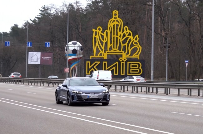 Audi e-tron GT на трассе