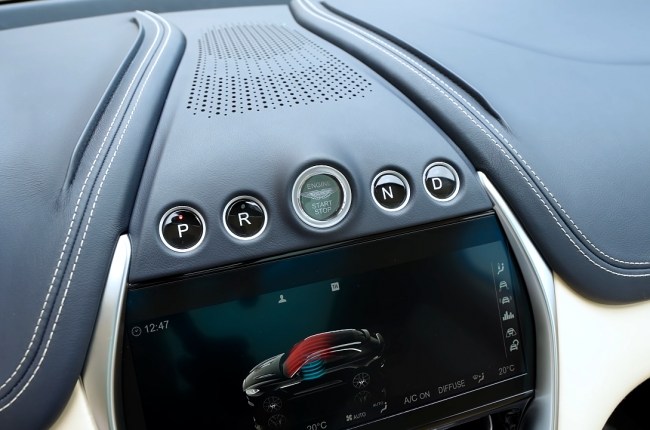 Aston Martin DBX кнопки переключения АКПП