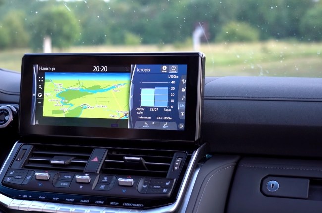 Toyota Land Cruiser 300 мультимедийная система