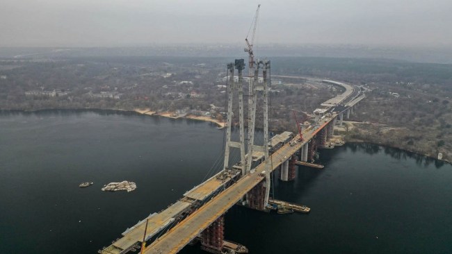 Міст через Дніпро в Запоріжжі. 19 листопада 2021 року