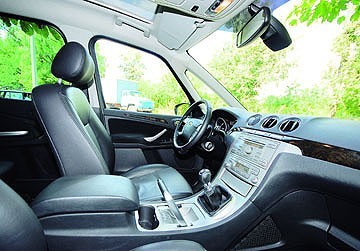 Интересный 7-местный Ford Galaxy Ghia