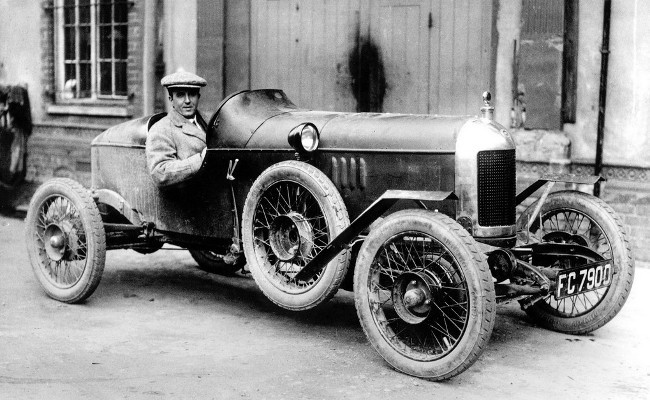 Сесил Кимбер за рулем первого творения Morris Garages - Old Number One, как называют его историки бренда