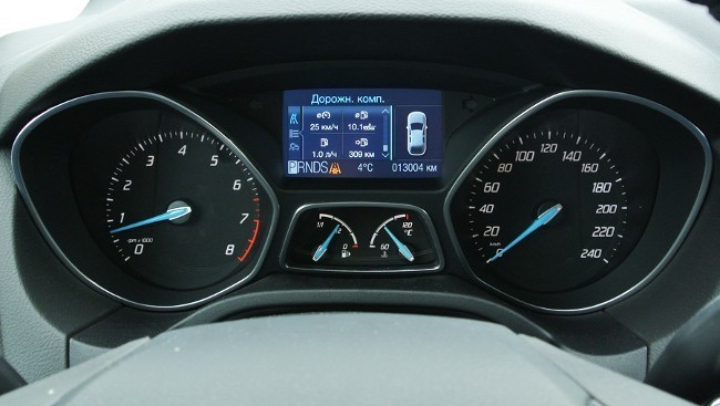 Если Ваш автомобиль оборудован бортовым компьютером, показывающий моментальный расход топлива, Вы легко заметите, что в момент торможения двигателем расход равен нулю.