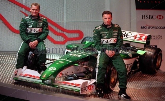 Джонни Герберт и Эдди Ирвайн. Jaguar R1 2000 год