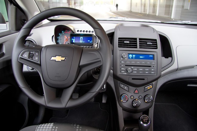 Торпеда шевроле авео. Chevrolet Aveo панель. Chevrolet Aveo 2012 панель. Приборная панель Шевроле Авео т300. Торпеда Авео т300.