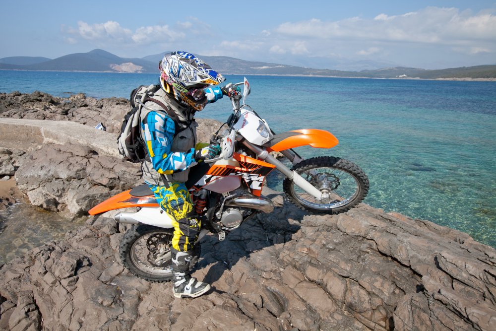 Enduro cadet 300. Мотоцикл КТМ 250 эндуро. КТМ 300 эндуро. KTM 300 кросс эндуро. КТМ эндуро 300 250.