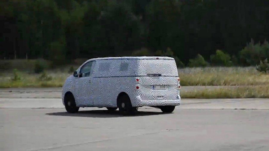 «Шкода» вывела на тесты перелицованный Volkswagen Multivan 