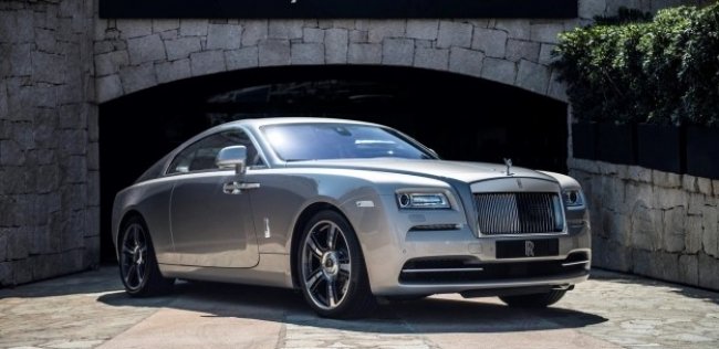 Rolls-Royce Wraith и Dawn получили эмблемы из белого золота