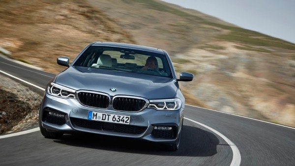 Новая «пятерка» BMW научилась слушаться жестов и парковаться без водителя