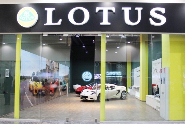 В Украине открыли автосалон спорткаров Lotus