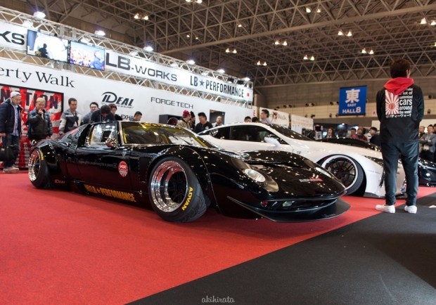 Японское ателье Liberty Walk на тюнинг-шоу в Токио представило классическое купе Lamborghini Miura, выполненное в стиле «кайдо»