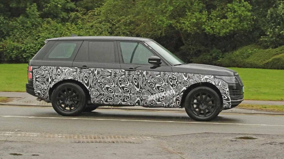 Новый Range Rover получил V8 от BMW. Шпионские фото