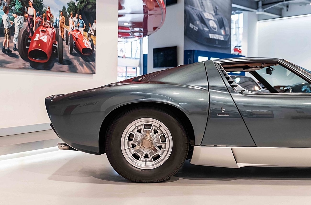 Lamborghini Miura SV оранжевый