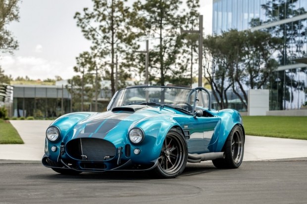 Superformance MKIII-R это лицензированная копия культовой Shelby Cobra