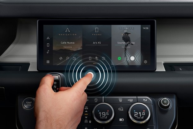 Jaguar Land Rover показал бесконтактный сенсорный дисплей