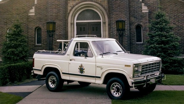 «Папамобиль» Ford Bronco 1979 года 