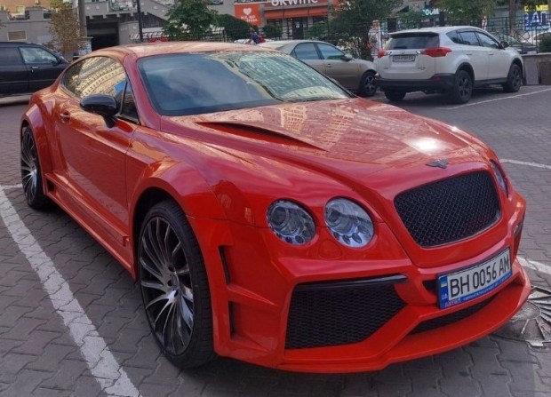 Рідкісний Bentley від ірландського тюнінг-ательє помітили в Україні