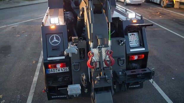Mercedes-Benz Arocs перетворили на надпотужний евакуатор
