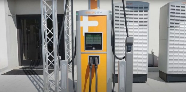 American engineers are developing a universal charging port for electric cars