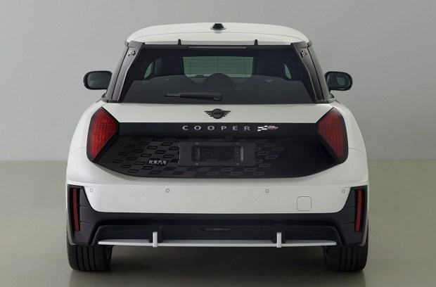 Details about the first "charged" electric car MINI JCW have been revealed