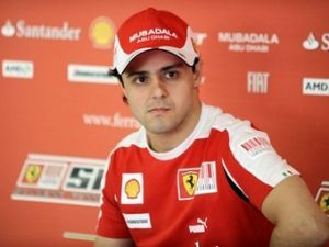 Фелипе Масса стал быстрейшим в первый день испытаний Формулы-1 в Хересе