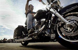 Harley-Davidson  300 000    