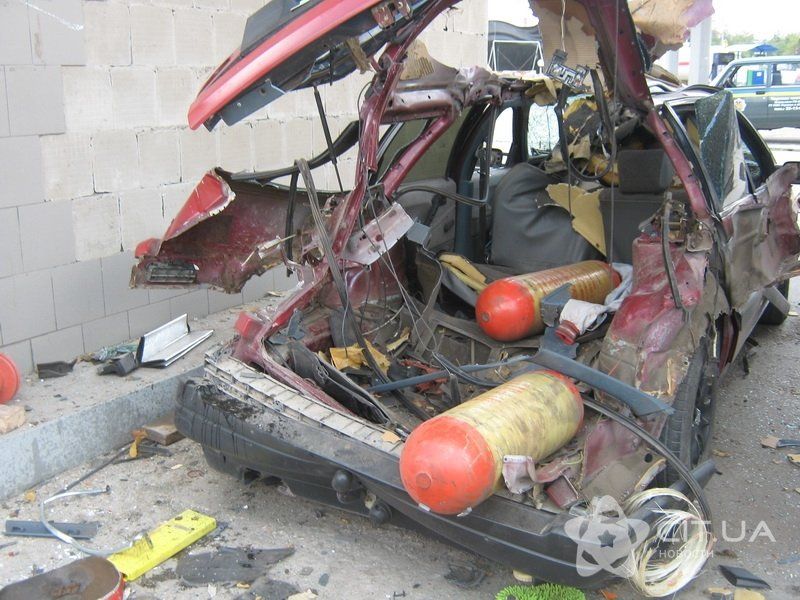 Машина после газа. Взрыв ГАЗ баллона метан Узбекистан. Взрыв метанового баллона в автомобиле.