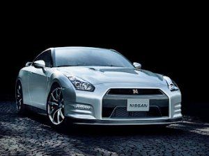 Nissan     GT-R