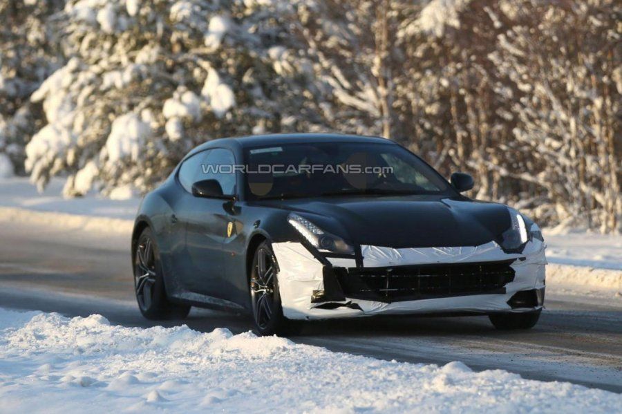 Суперкар Ferrari FF испытывают скандинавскими морозами