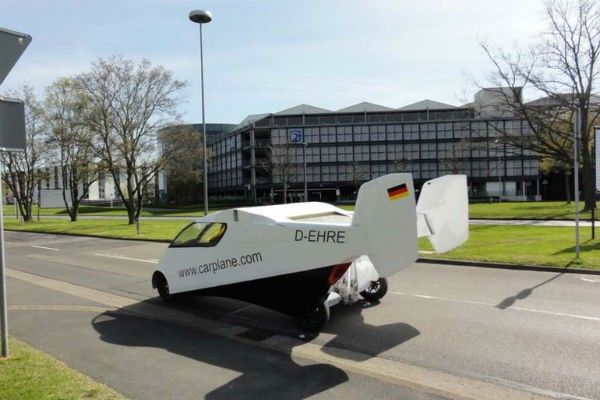 Немцы представили летающий автомобиль с двойным фюзеляжем