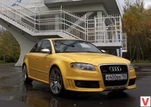   (Audi RS 4) -  1