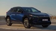 Огляд оновленого електричного кросовера Toyota bZ4X 2025